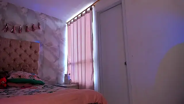 Snapshot of KatalinaMillan chatting on 23, 12, 2024 KatalinaMillan online show from 23, 12, 2024