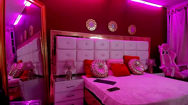 Snapshot of KatalinaMillan chatting on 11, 1, 2025 KatalinaMillan online show from 11, 1, 2025