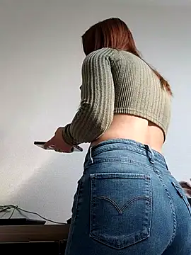 Snapshot of clara-francaise chatting on 2, 3, 2025 clara-francaise online show from 2, 3, 2025