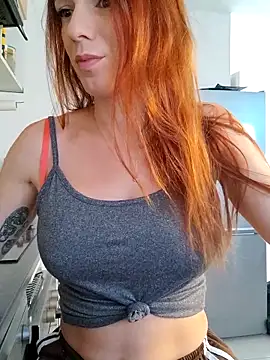 Snapshot of clara-francaise chatting on 27, 11, 2025 clara-francaise online show from 27, 11, 2025