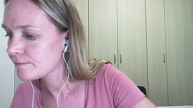 Snapshot of Annylove1 chatting on 12, 2, 2025 Annylove1 online show from 12, 2, 2025