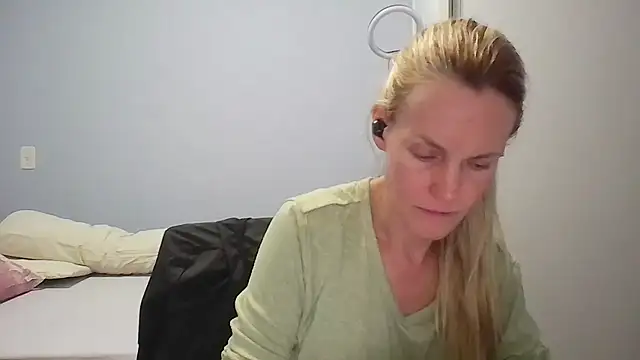 Annylove1 online show from 13, 4, 2026