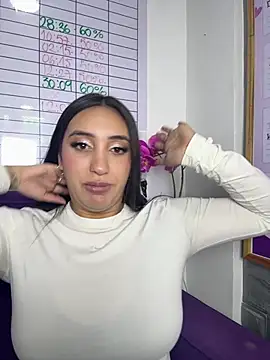 Snapshot of Hannahoff chatting on 22, 7, 2026 Hannahoff online show from 22, 7, 2026
