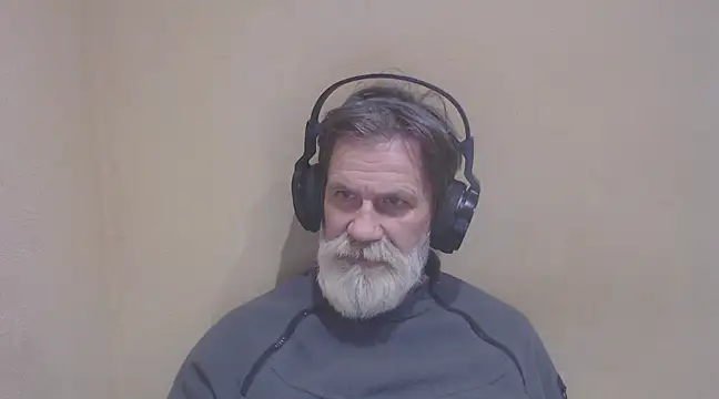 Snapshot of AlexNudo chatting on 5, 2, 2025 AlexNudo online show from 5, 2, 2025