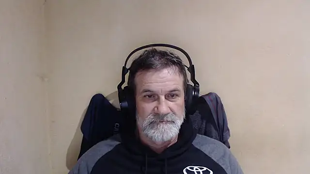 Snapshot of AlexNudo chatting on 5, 10, 2025 AlexNudo online show from 5, 10, 2025