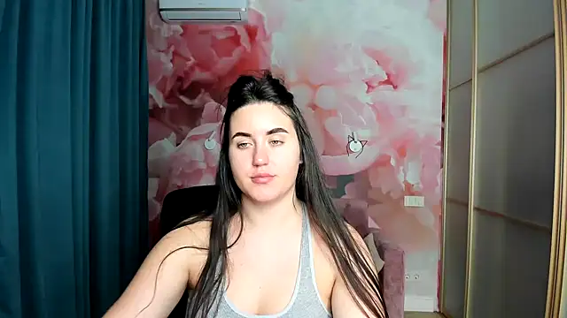 Roxie Bradley online show from 15, 12, 2024