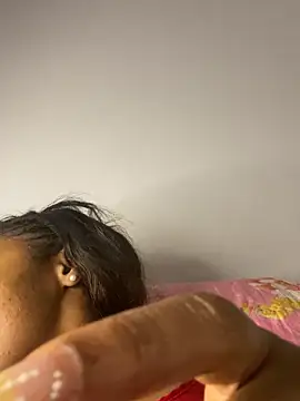 Snapshot of _yisela_ chatting on 18, 10, 2025 yisela online show from 18, 10, 2025