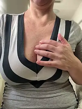 Snapshot of sweetmystery1 chatting on 2, 3, 2025 sweetmystery1 online show from 2, 3, 2025