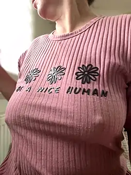 Snapshot of sweetmystery1 chatting on 28, 10, 2025 sweetmystery1 online show from 28, 10, 2025