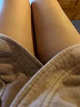 Snapshot of sweetmystery1 chatting on 18, 11, 2025 sweetmystery1 online show from 18, 11, 2025