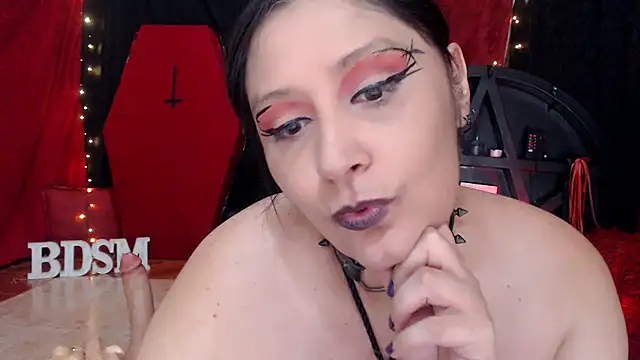 Snapshot of MonetKitty chatting on 19, 5, 2026 MonetKitty online show from 19, 5, 2026