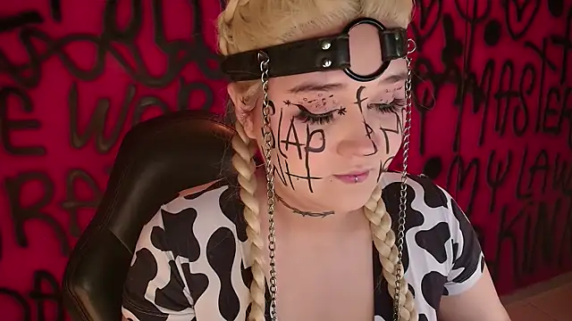 Snapshot of Laura_takint chatting on 8, 12, 2024 Laura takint online show from 8, 12, 2024