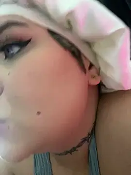 Snapshot of Laura_takint chatting on 24, 12, 2024 Laura takint online show from 24, 12, 2024