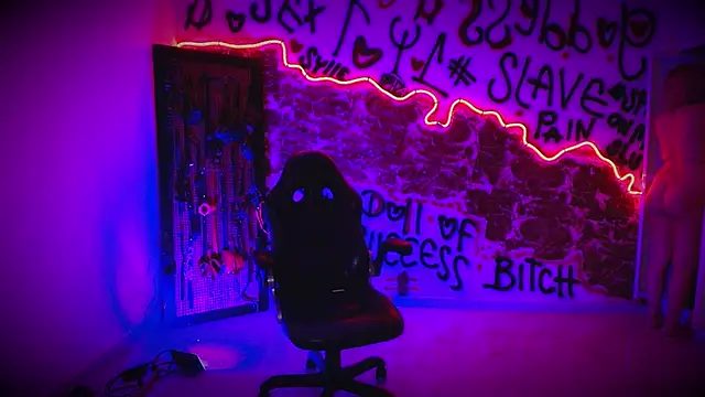 Snapshot of Laura_takint chatting on 9, 9, 2025 Laura takint online show from 9, 9, 2025