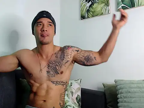 Snapshot of SimonRoberth chatting on 5, 10, 2025 SimonRoberth online show from 5, 10, 2025