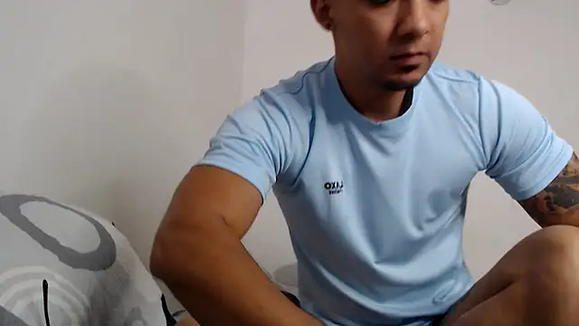 Snapshot of SimonRoberth chatting on 18, 12, 2025 SimonRoberth online show from 18, 12, 2025