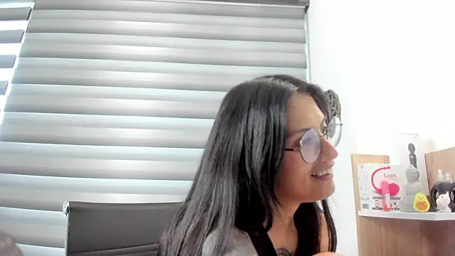 nia  white online show from 4, 3, 2025