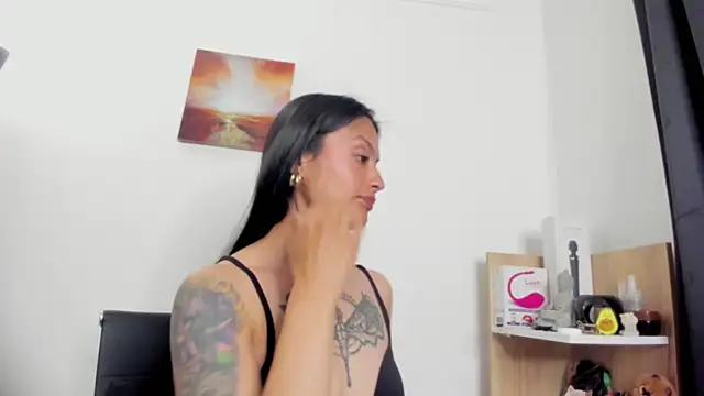Snapshot of nia__white chatting on 25, 5, 2026 nia white online show from 25, 5, 2026