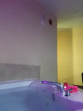 Hotredheadandtoungelasher online show from 21, 10, 2025