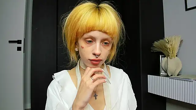 Snapshot of FlowerOfSin2001 chatting on 1, 3, 2026 FlowerOfSin2001 online show from 1, 3, 2026