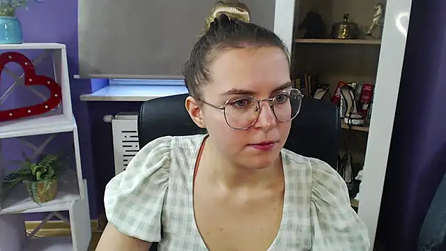 Zoey Erotic online show from 18, 12, 2024