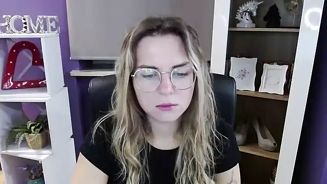 Snapshot of Zoey_Erotic chatting on 23, 10, 2025 Zoey Erotic online show from 23, 10, 2025