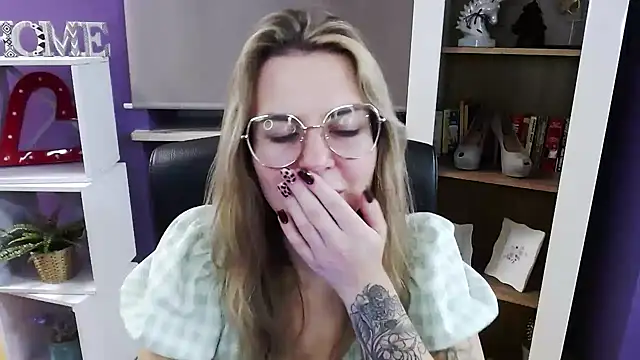 Snapshot of Zoey_Erotic chatting on 20, 11, 2025 Zoey Erotic online show from 20, 11, 2025