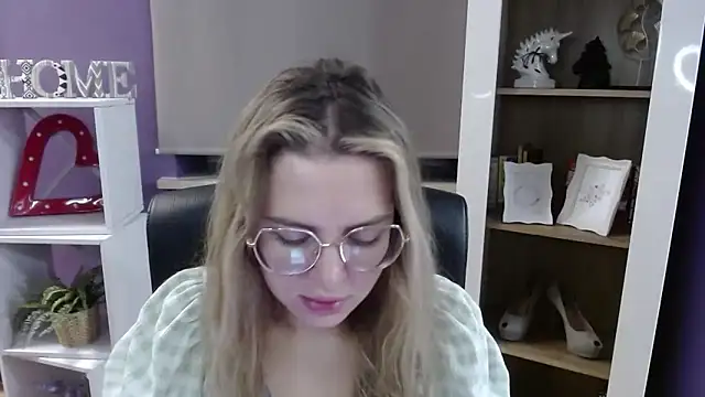 Snapshot of Zoey_Erotic chatting on 27, 11, 2025 Zoey Erotic online show from 27, 11, 2025