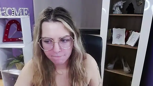 Snapshot of Zoey_Erotic chatting on 15, 12, 2025 Zoey Erotic online show from 15, 12, 2025