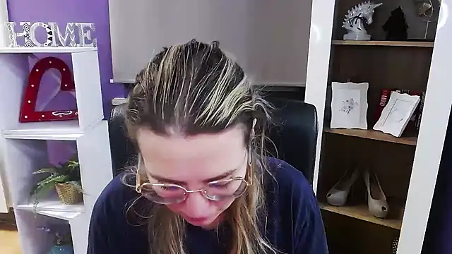 Snapshot of Zoey_Erotic chatting on 17, 12, 2025 Zoey Erotic online show from 17, 12, 2025