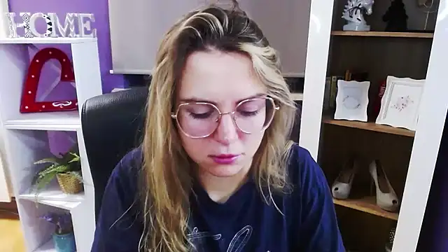 Snapshot of Zoey_Erotic chatting on 18, 12, 2025 Zoey Erotic online show from 18, 12, 2025