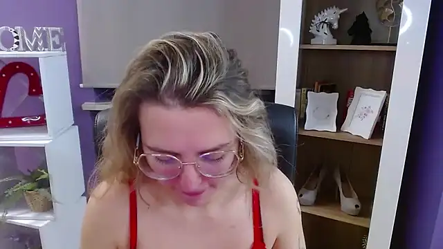 Snapshot of Zoey_Erotic chatting on 19, 12, 2025 Zoey Erotic online show from 19, 12, 2025