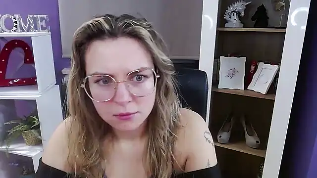 Snapshot of Zoey_Erotic chatting on 23, 12, 2025 Zoey Erotic online show from 23, 12, 2025