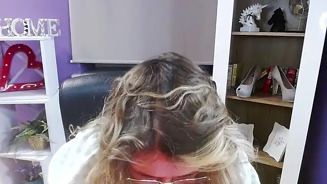 Snapshot of Zoey_Erotic chatting on 6, 1, 2026 Zoey Erotic online show from 6, 1, 2026