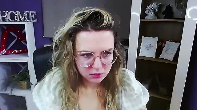 Snapshot of Zoey_Erotic chatting on 7, 1, 2026 Zoey Erotic online show from 7, 1, 2026