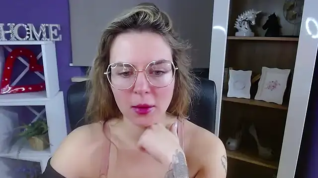 Snapshot of Zoey_Erotic chatting on 8, 1, 2026 Zoey Erotic online show from 8, 1, 2026