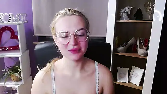 Snapshot of Zoey_Erotic chatting on 9, 2, 2026 Zoey Erotic online show from 9, 2, 2026