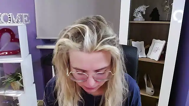 Snapshot of Zoey_Erotic chatting on 19, 2, 2026 Zoey Erotic online show from 19, 2, 2026