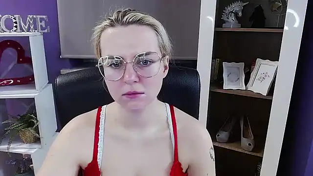 Snapshot of Zoey_Erotic chatting on 23, 2, 2026 Zoey Erotic online show from 23, 2, 2026