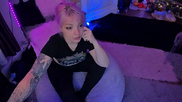 Snapshot of AliceW0lf chatting on 16, 12, 2025 AliceW0lf online show from 16, 12, 2025