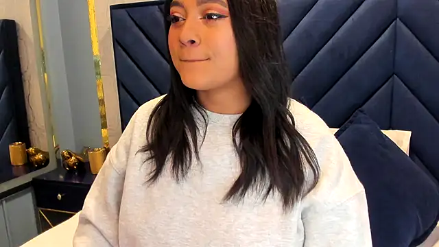 Snapshot of Sariitaa_ chatting on 8, 11, 2025 Sariitaa online show from 8, 11, 2025