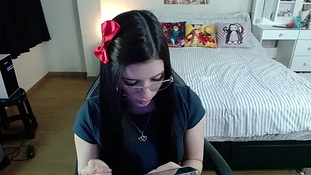 Snapshot of kittykat18x chatting on 8, 7, 2026 kittykat18x online show from 8, 7, 2026