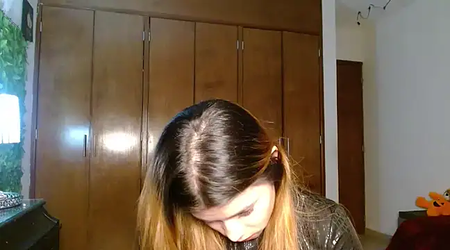 Snapshot of 3littleschoolteens chatting on 28, 2, 2025 3littleschoolteens online show from 28, 2, 2025