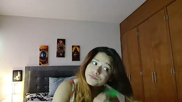 Snapshot of 3littleschoolteens chatting on 5, 11, 2025 3littleschoolteens online show from 5, 11, 2025