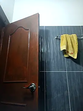 LunaZambrano online show from 5, 3, 2026