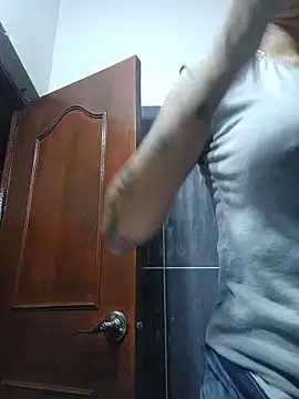 Snapshot of LunaZambrano chatting on 15, 5, 2026 LunaZambrano online show from 15, 5, 2026