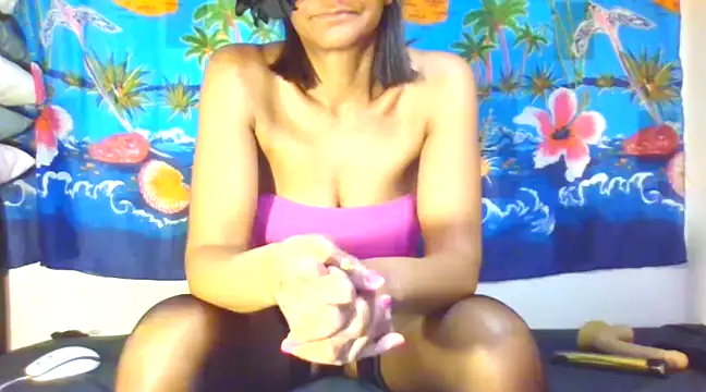 Snapshot of laetitiafun chatting on 3, 3, 2025 laetitiafun online show from 3, 3, 2025