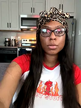 Snapshot of CandyLuxxxx chatting on 15, 10, 2025 CandyLuxxxx online show from 15, 10, 2025