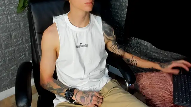 Snapshot of Dmtry6 chatting on 12, 11, 2025 Dmtry6 online show from 12, 11, 2025