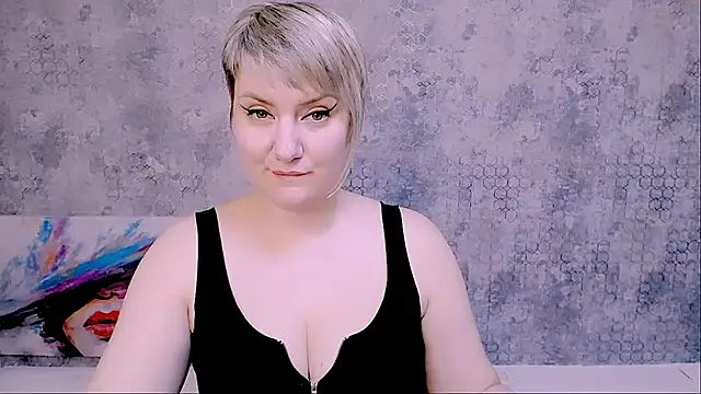 Snapshot of Djullia chatting on 2, 2, 2025 Djullia online show from 2, 2, 2025